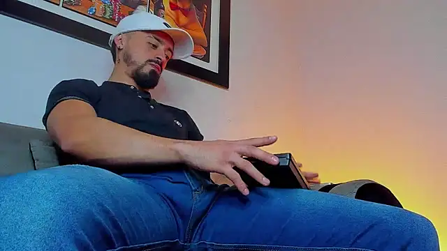 Snapshot of MAXIMUS_MASTE3 chatting on September 22, 2025, 8:55 pm MAXIMUS MASTE3 online show from September 22, 2025, 8:55 pm