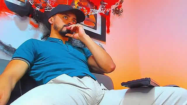 Snapshot of MAXIMUS_MASTE3 chatting on October 10, 2025, 9:14 pm MAXIMUS MASTE3 online show from October 10, 2025, 9:14 pm