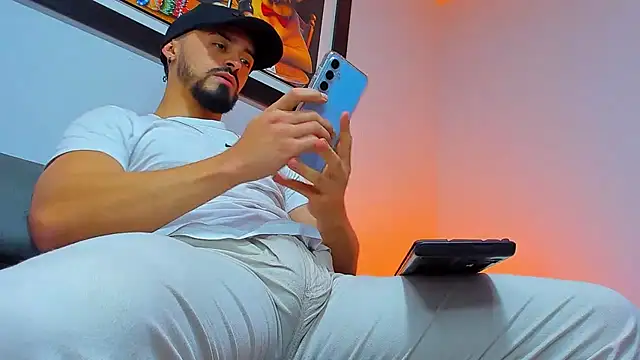 Snapshot of MAXIMUS_MASTE3 chatting on November 1, 2025, 8:44 pm MAXIMUS MASTE3 online show from November 1, 2025, 8:44 pm