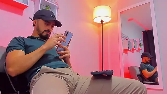 Snapshot of MAXIMUS_MASTE3 chatting on November 30, 2025, 3:10 am MAXIMUS MASTE3 online show from November 30, 2025, 3:10 am