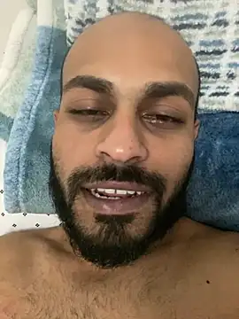 Snapshot of islandvybee55 chatting on January 27, 2025, 2:20 am islandvybee55 online show from January 27, 2025, 2:20 am