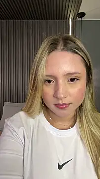 MiaPetit  online show from December 4, 2025, 8:50 pm