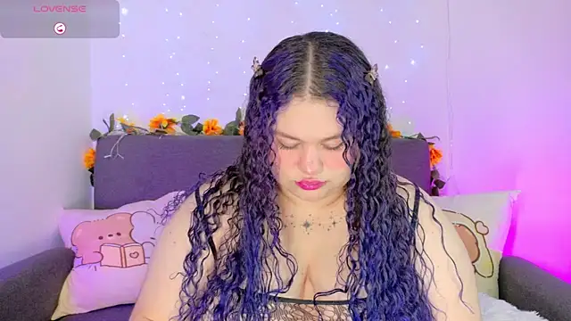 lunitaa0 online show from May 14, 2026, 11:50 am