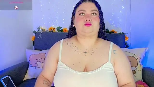lunitaa0 online show from May 15, 2026, 12:01 pm