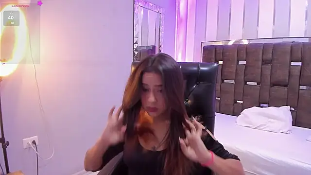 Snapshot of CookiesAndBoots chatting on January 8, 2025, 5:05 am CookiesAndBoots online show from January 8, 2025, 5:05 am