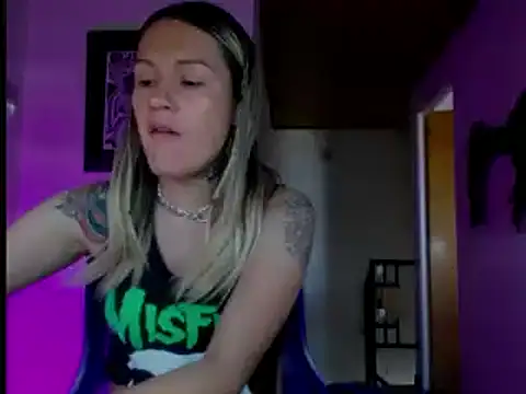 Snapshot of kim_jeins11 chatting on December 8, 2024, 6:39 pm kim jeins11 online show from December 8, 2024, 6:39 pm