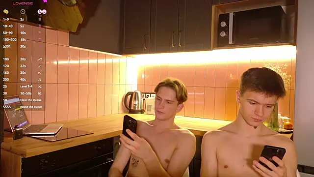 Snapshot of _whitenight_ chatting on March 12, 2025, 5:49 pm whitenight online show from March 12, 2025, 5:49 pm