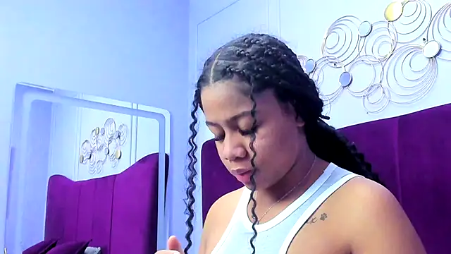 Sofi Fox  online show from September 16, 2025, 1:01 pm