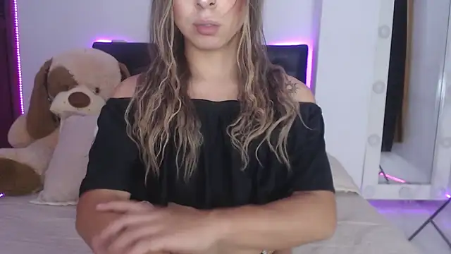 Snapshot of Sofieevans_ chatting on February 18, 2025, 9:31 pm Sofieevans online show from February 18, 2025, 9:31 pm