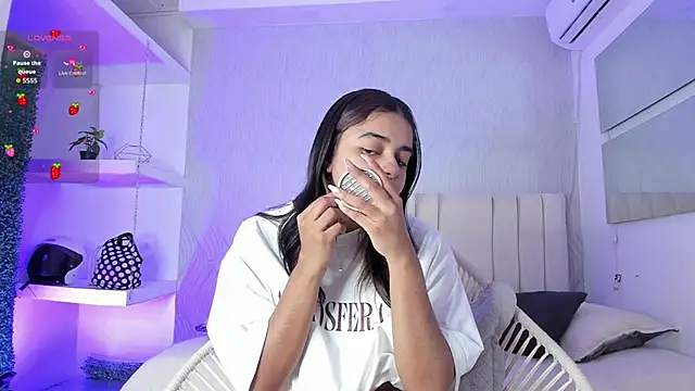 natalia aguirre1 online show from March 11, 2026, 3:18 pm