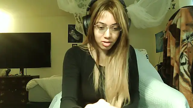 Snapshot of PolinaLoveX chatting on March 2, 2025, 11:31 pm PolinaLoveX online show from March 2, 2025, 11:31 pm