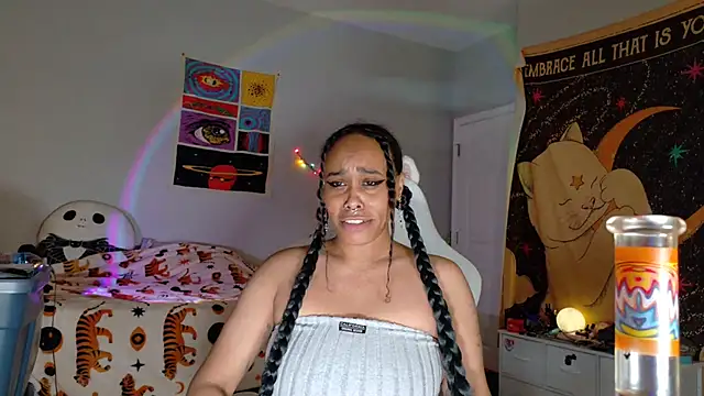 loveluna8 online show from February 8, 2025, 8:32 pm