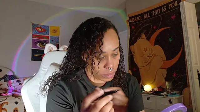 loveluna8 online show from February 10, 2025, 9:47 am