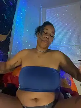 loveluna8 online show from October 29, 2025, 9:11 am