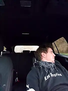 Snapshot of Titanhoott chatting on January 16, 2025, 8:11 am Titanhoott online show from January 16, 2025, 8:11 am