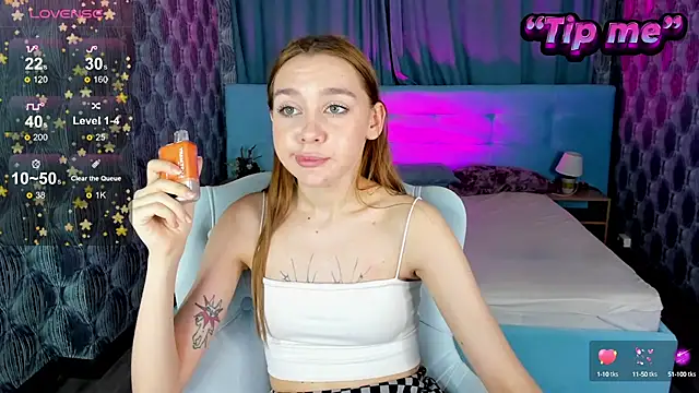 Snapshot of Lesi_Moonie01 chatting on February 16, 2025, 2:43 pm Lesi Moonie01 online show from February 16, 2025, 2:43 pm