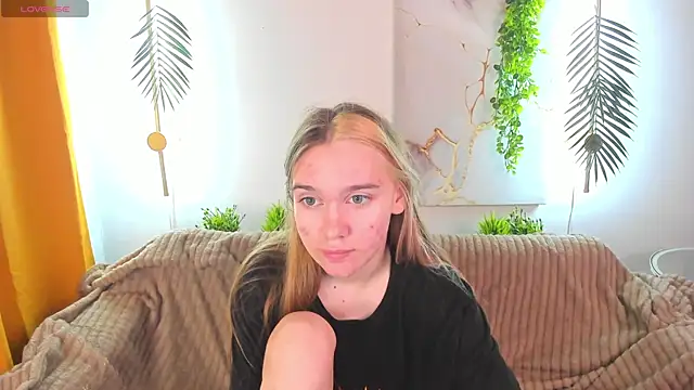 Snapshot of Lesi_Moonie01 chatting on September 19, 2025, 7:43 am Lesi Moonie01 online show from September 19, 2025, 7:43 am