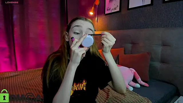 Snapshot of Lesi_Moonie01 chatting on October 18, 2025, 8:37 am Lesi Moonie01 online show from October 18, 2025, 8:37 am