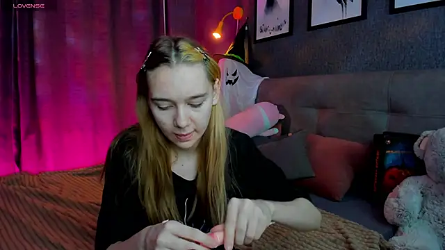 Snapshot of Lesi_Moonie01 chatting on October 28, 2025, 8:29 am Lesi Moonie01 online show from October 28, 2025, 8:29 am