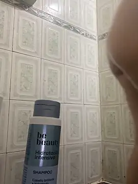 lemonkittyy online show from March 17, 2026, 8:12 pm