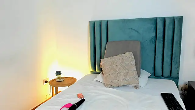 Snapshot of HollyHudsonn chatting on December 20, 2024, 11:54 am HollyHudsonn online show from December 20, 2024, 11:54 am