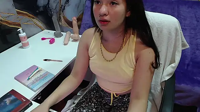 lilimini032 online show from February 22, 2025, 7:14 pm