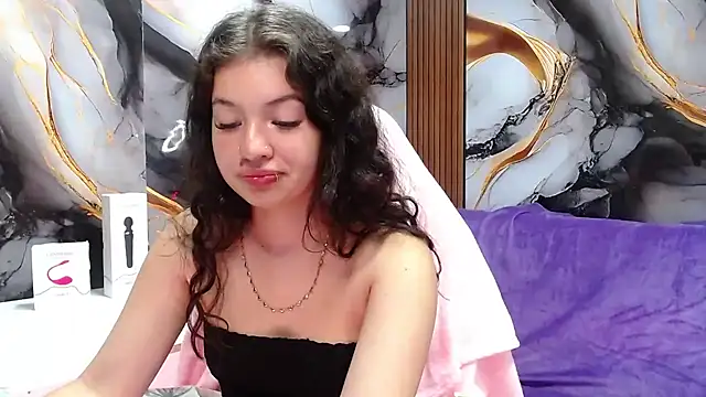 lilimini032 online show from June 17, 2026, 8:21 pm
