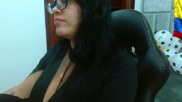 Snapshot of violletha chatting on June 22, 2026, 12:24 pm violletha online show from June 22, 2026, 12:24 pm