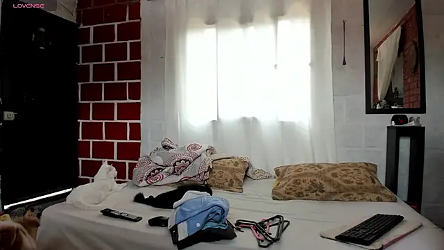 Snapshot of Kimandyuk chatting on November 12, 2025, 5:13 pm Kimandyuk online show from November 12, 2025, 5:13 pm