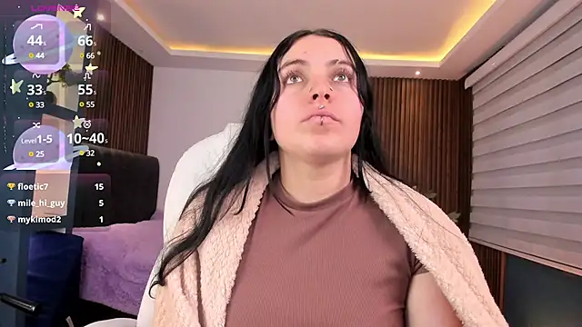 Snapshot of Lucy_Smith2 chatting on December 6, 2024, 8:05 am Lucy Smith2 online show from December 6, 2024, 8:05 am