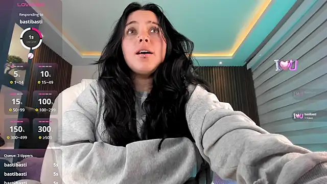 Snapshot of Lucy_Smith2 chatting on December 31, 2024, 8:26 am Lucy Smith2 online show from December 31, 2024, 8:26 am