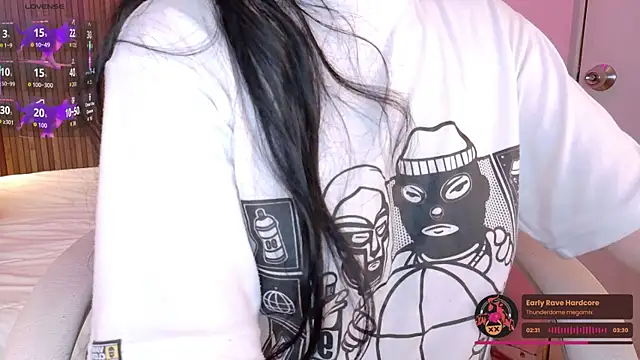 Snapshot of Lucy_Smith2 chatting on December 2, 2025, 4:29 am Lucy Smith2 online show from December 2, 2025, 4:29 am