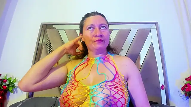 LILITH TORRES1 online show from December 11, 2024, 11:43 pm