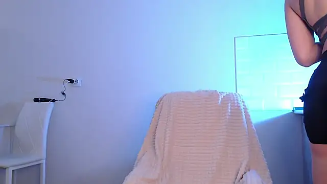 Eva Hailey  online show from April 29, 2026, 3:54 am