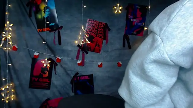 Snapshot of MademoiselleCl chatting on December 16, 2025, 7:24 am MademoiselleCl online show from December 16, 2025, 7:24 am