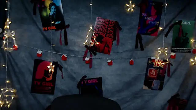 MademoiselleCl online show from December 18, 2025, 6:19 am