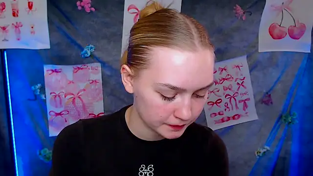 MademoiselleCl online show from March 9, 2026, 1:04 pm