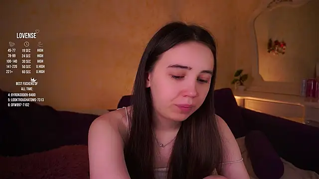 GillianDowdey online show from July 17, 2026, 2:40 am