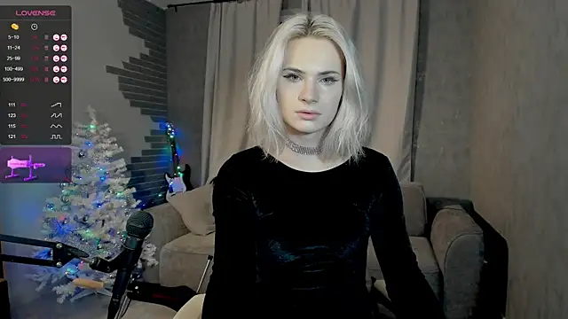 Snapshot of Milena_marshmalows chatting on December 21, 2024, 8:10 pm Milena marshmalows online show from December 21, 2024, 8:10 pm