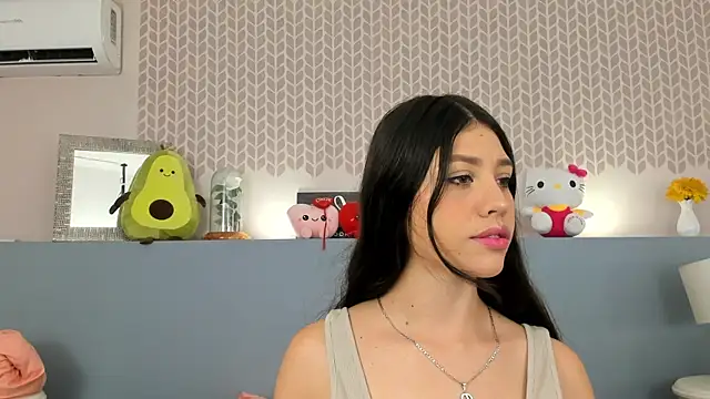 Snapshot of CheryelFox chatting on May 20, 2026, 11:44 pm CheryelFox online show from May 20, 2026, 11:44 pm