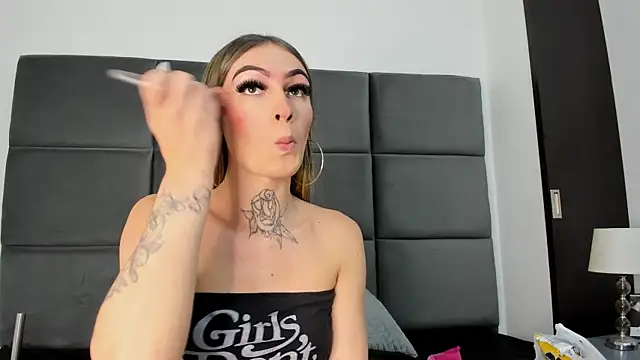 Snapshot of Lizz_Luna chatting on October 16, 2025, 2:29 pm Lizz Luna online show from October 16, 2025, 2:29 pm