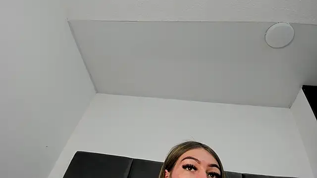 Snapshot of Lizz_Luna chatting on October 17, 2025, 2:19 pm Lizz Luna online show from October 17, 2025, 2:19 pm