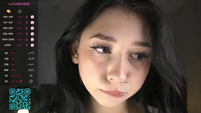 Snapshot of AislyEmbury chatting on October 18, 2025, 5:32 am AislyEmbury online show from October 18, 2025, 5:32 am