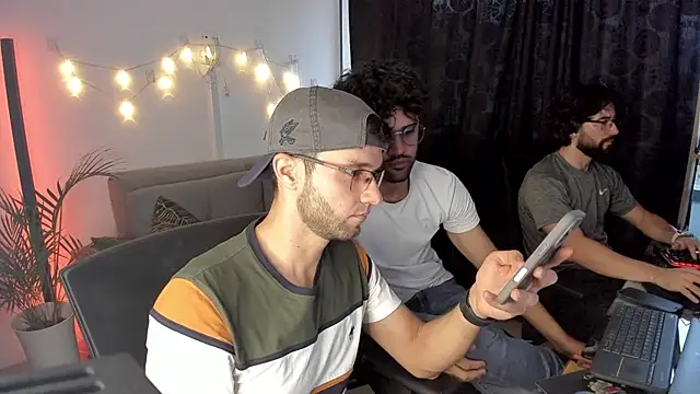 Snapshot of crisandrews chatting on January 18, 2025, 10:49 pm crisandrews online show from January 18, 2025, 10:49 pm