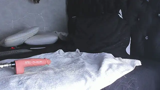 Snapshot of Ian_Castillo_ chatting on February 18, 2025, 2:16 pm Ian Castillo online show from February 18, 2025, 2:16 pm