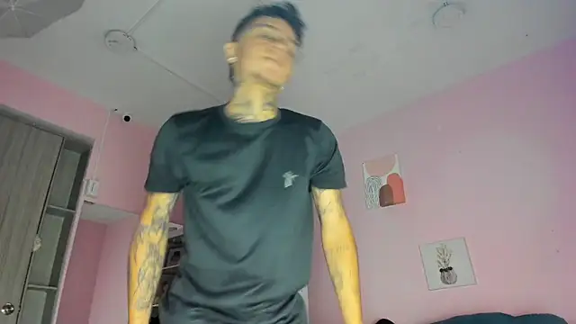 Snapshot of Ian_Castillo_ chatting on November 3, 2025, 11:11 am Ian Castillo online show from November 3, 2025, 11:11 am