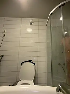 wolfwhite95 online show from March 5, 2026, 6:37 pm