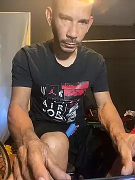 Snapshot of Chico_Bellaco chatting on September 14, 2025, 1:32 pm Chico Bellaco online show from September 14, 2025, 1:32 pm