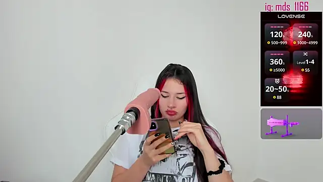 Snapshot of Mia_adams66 chatting on December 1, 2024, 7:36 pm Mia adams66 online show from December 1, 2024, 7:36 pm