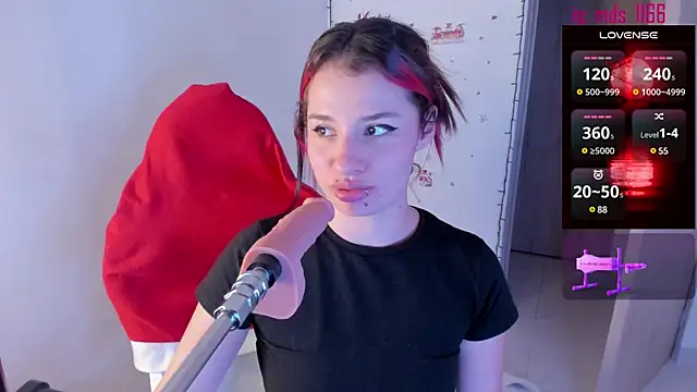 Snapshot of Mia_adams66 chatting on December 17, 2024, 12:56 am Mia adams66 online show from December 17, 2024, 12:56 am